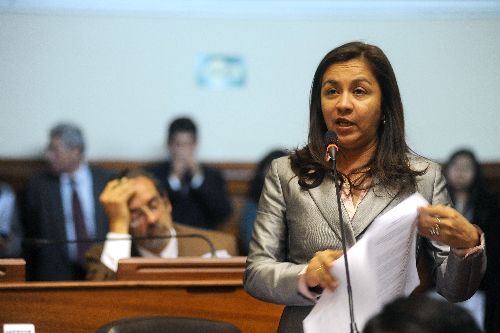 Marisol Espinoza denuncia enorme mafia en Essalud