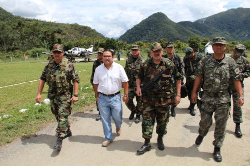 Ministro de Defensa respalda acciones de Contraloría sobre compra de raciones para el VRAE