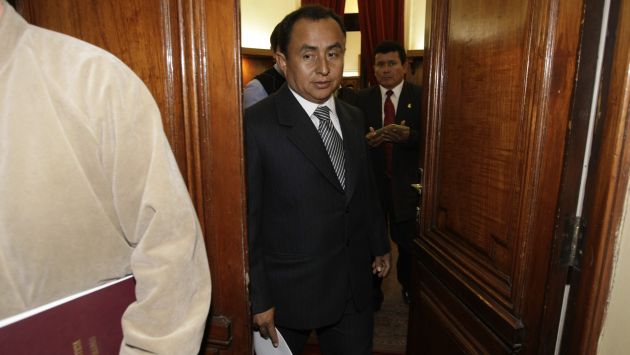 Dictarían impedimento de salida del país a Gregorio Santos