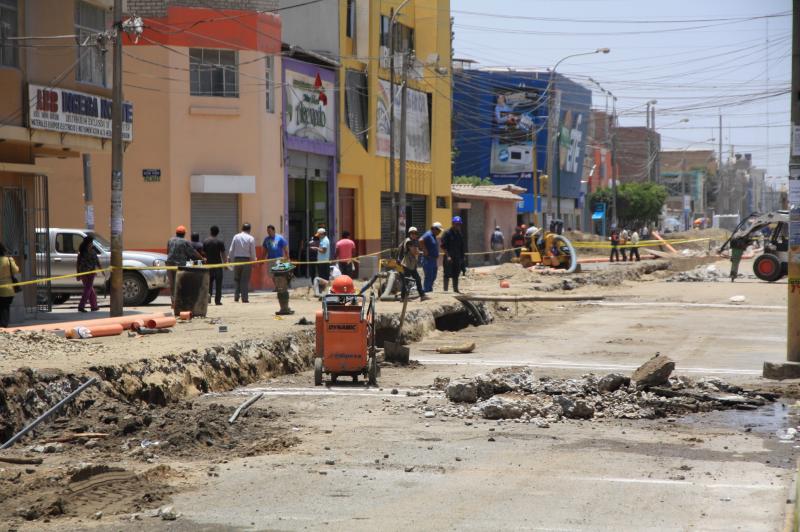 Denuncia pérdida millonaria por atraso en obra de Chiclayo