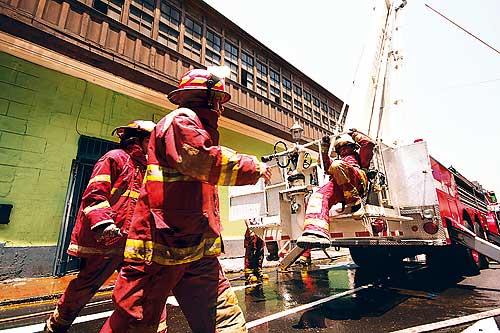 Cuerpo General de Bomberos Voluntarios del Perú en conflicto