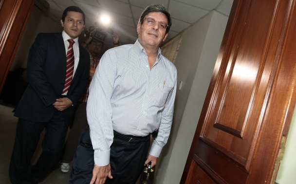 Aparece documento que hunde más a Ex Ministro Rafael Rey