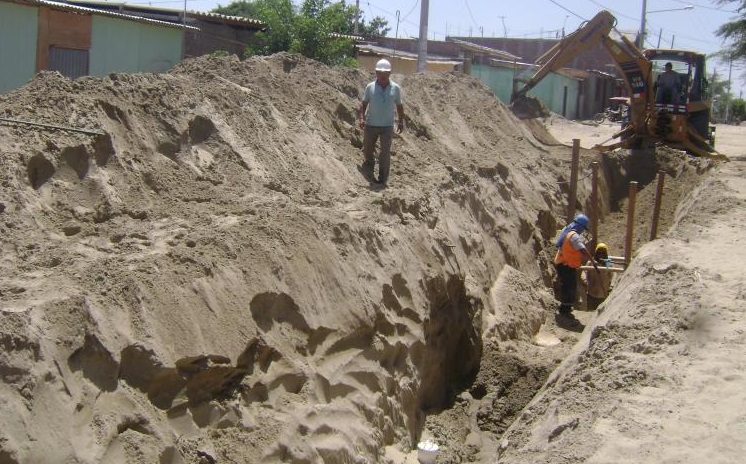 Ejecución de Obras: Los chimbotanos se la están llevando en carretilla