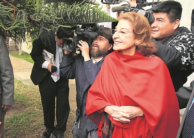 Ordenan levantar secreto bancario de suegra de Alejandro Toledo