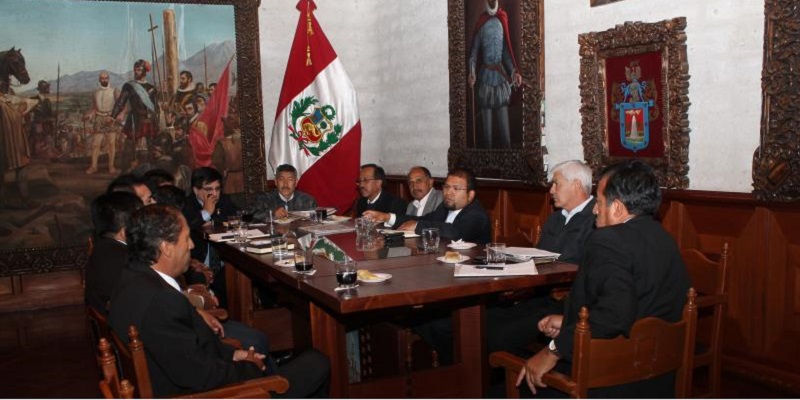 Alcaldes de Región Arequipa planean realizar una movilización