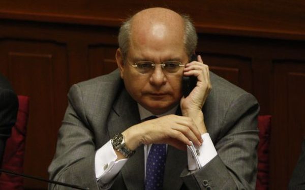 “Panorama” reveló presunto ‘chuponeo’ telefónico a ministro Cateriano