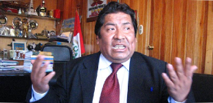 Alcalde de Juliaca tiene casa nueva junto a misteriosa jovencita