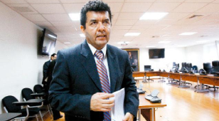 Procurador denuncia por soborno al presidente de Ucayali