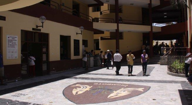 Santa: Denuncian sobrevaloración en compra de escobas