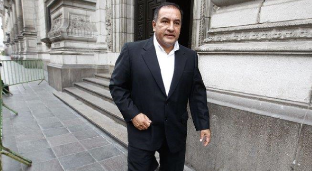 Viñas otorgó de manera irregular 9 millones de soles a A&J