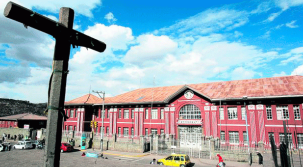 Ex gobernadores del Cusco son investigados por construcción de hospital