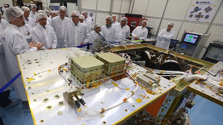 Contraloría cuestiona compra de satélite a Francia de “gobierno a gobierno”