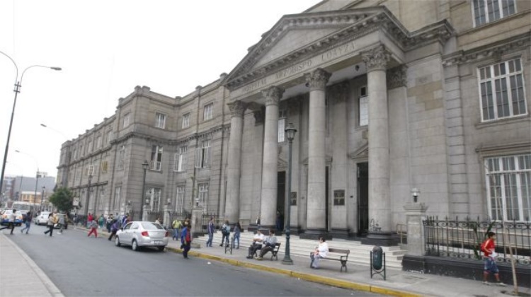 Hospital Loayza oculta información sobre contratos de ex asesor Moreno