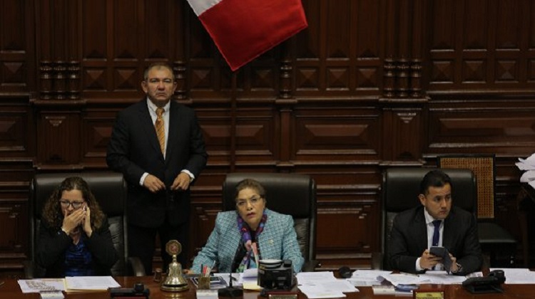 Congreso despide a funcionario, pero no explica compras millonarias