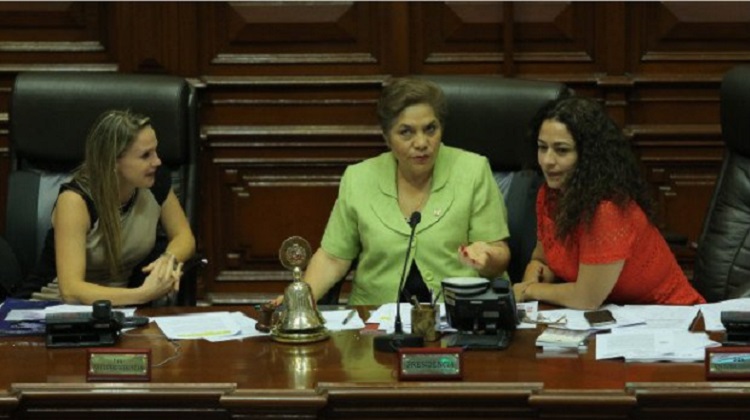 Exfuncionario despedido por compra de computadoras en el Congreso se defiende