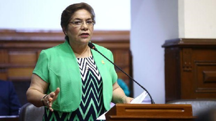 “Contraloría ha detectado riesgo en compra de computadoras”