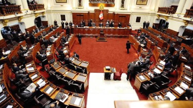 Bancada PpK propone incorporar “claúsulas anticorrupción” a todos los contratos con el Estado