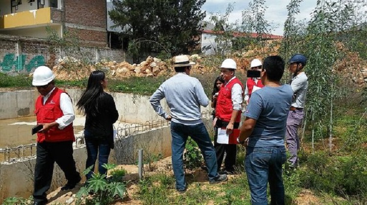 Contraloría inspecciona obra paralizada en el complejo de Paucarbamba