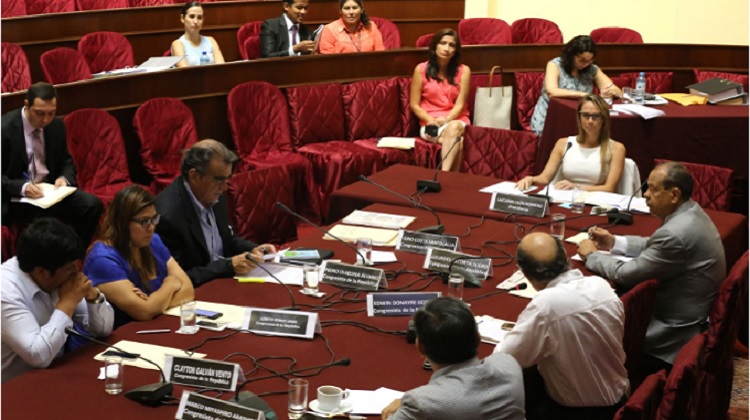 Cinco exministros del Interior explican hoy compra de patrulleros