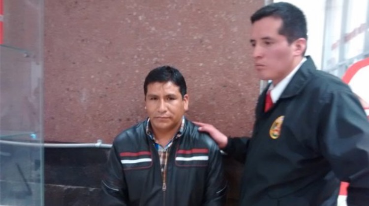 Detienen a alcalde por presunta coima