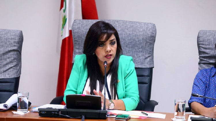 Revelan nuevas denuncias contra Alejandra Aramayo y su padre