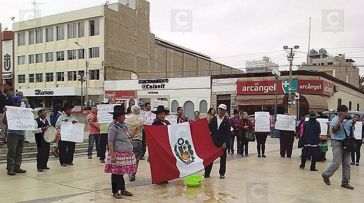Con lavado de bandera exigen intervención fiscal a municipio de Camilaca