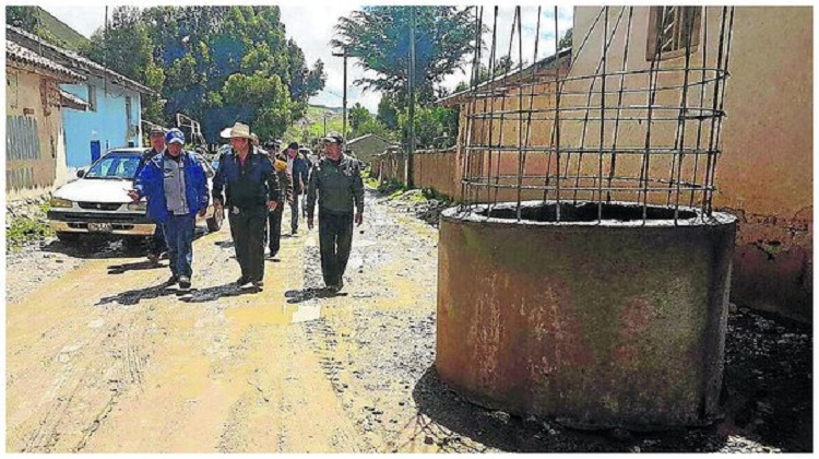 Dudosa ‘complacencia’ de alcalde con empresa que no entrega obra