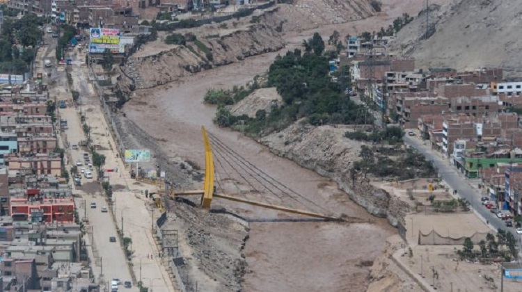 Fiscalía implica a 9 funcionarios por caso de puentes colapsados
