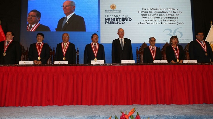 PPK cuestiona al sistema de contrataciones del Estado