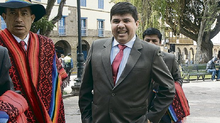 Alcalde de Echarate dice que comuna perdió más de S/ 400 mllns por corrupción