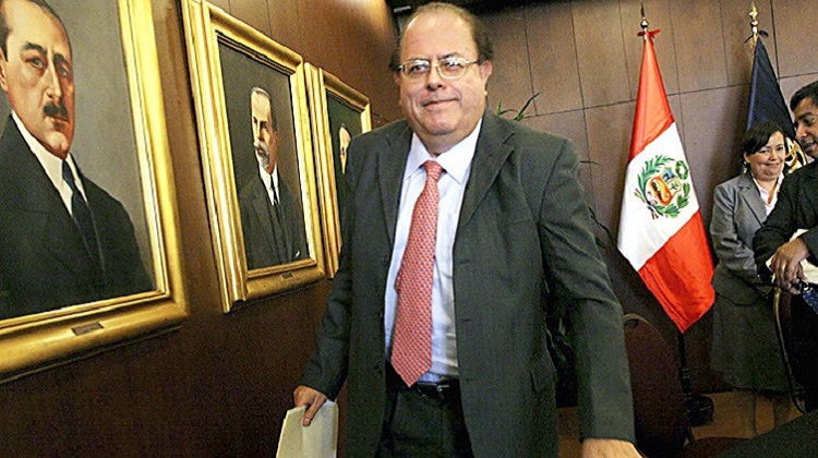 Julio Velarde: “Urge acelerar proyectos trabados por corrupción”