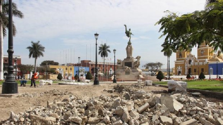 Contraloría observa las obras en la Plaza de Armas de Trujillo