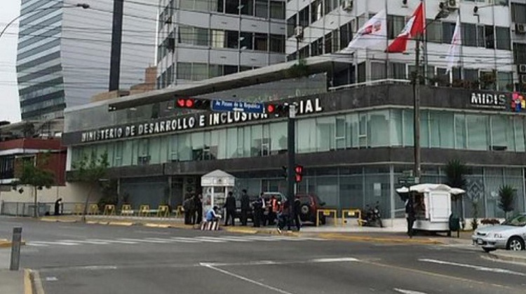 Midis dispone investigar sobre productos en mal estado hallados en colegio de Piura