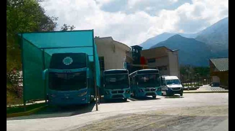 Universidad gastó casi dos mllns en buses para llevar a estudiantes que no tiene