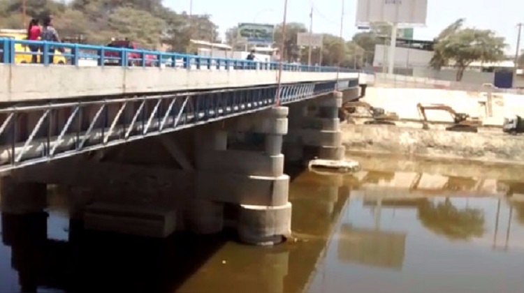 Autoridades inspeccionaron obras de descolmatación en el río Piura