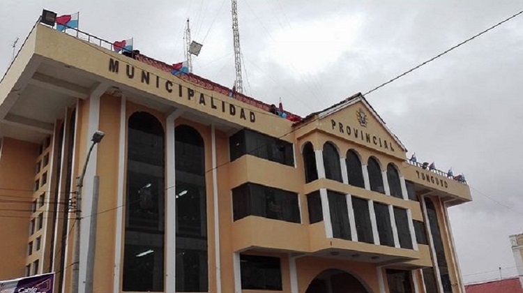 Puno: Cuestionan licitación para grass sintético de Yunguyo
