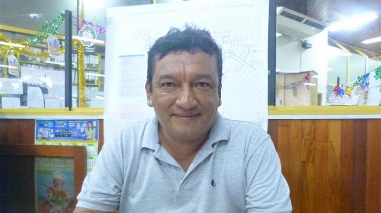 Maynas podría rescindir contrato a empresa que construye plazas de Iquitos