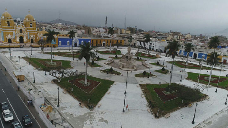 Elidio niega sobrevaloración en remodelación de Plaza de Armas de Trujillo