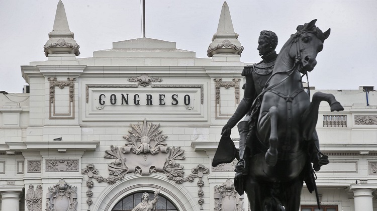 Promulgan ley que prohíbe postular a autores de delitos dolosos