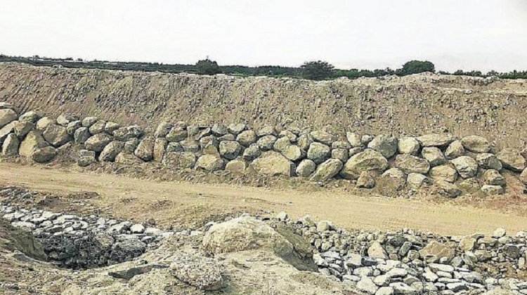 Solo 7 de 12 máquinas trabajan en río Matagente
