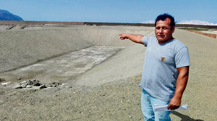 Abandonan obra de saneamiento hace más de un año