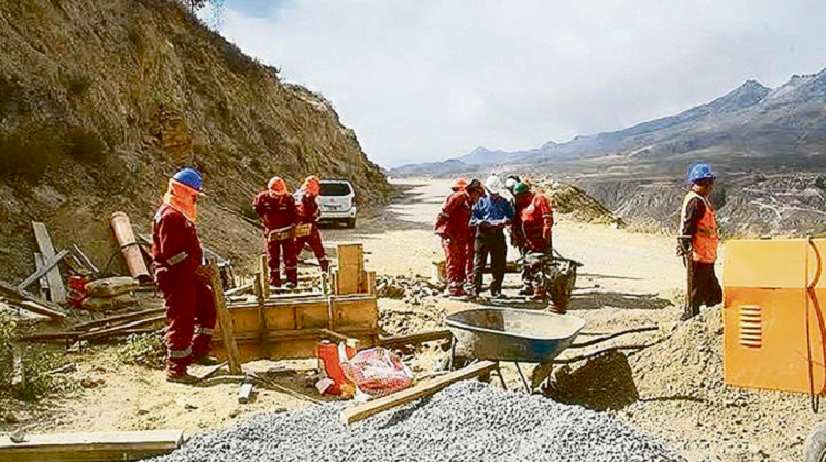 Rajaduras y huecos en carretera que aún no es inaugurada en Tacna
