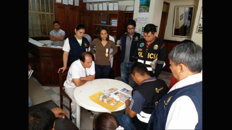 Chimbote: funcionario cayó cobrando una coima de 30 mil soles