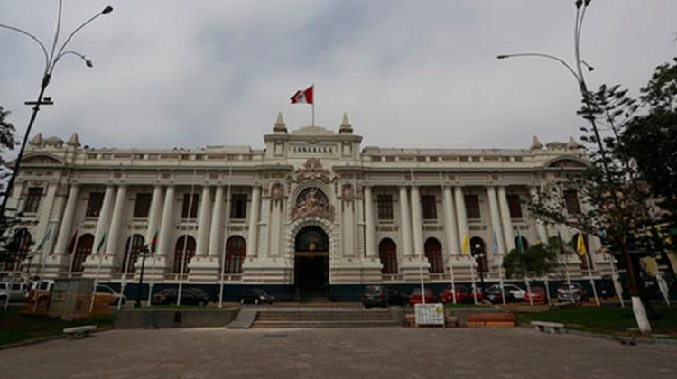 Mayoría de peruanos cree que la corrupción está generalizada en Perú