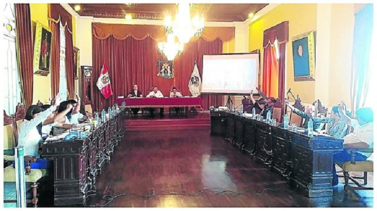 Investigarán a funcionarios de la Municipalidad de Trujillo por comprar clips a S/.199