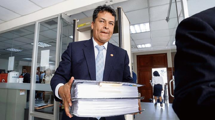 Fiscalía recibió audio que involucraría en corrupción a gobernador Edwin Licona