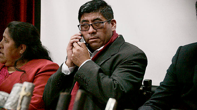 Prófugos e investigados por corrupción no pagan por abogados del Estado