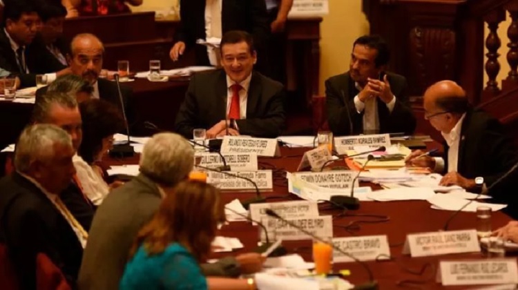 Se pondrán límites para gastos en instituciones públicas