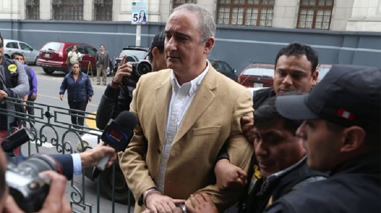 Álex Kouri demanda por S/. 50 millones a dos jueces que lo condenaron por corrupción