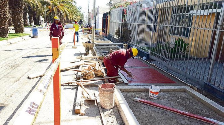 Contraloría advierte riesgo en inversión de veredas y recapeo en Tacna
